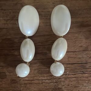 Lele Sadoughi pearl earrings. In like new condition
